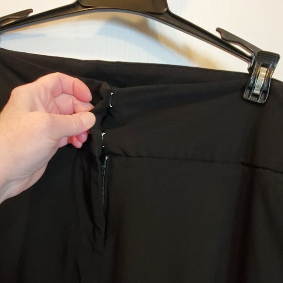 🖤 TORRID Plus Size Black Curvy Stretch Ankle Pants  / Capris | 18 🖤 - Picture 5 of 7